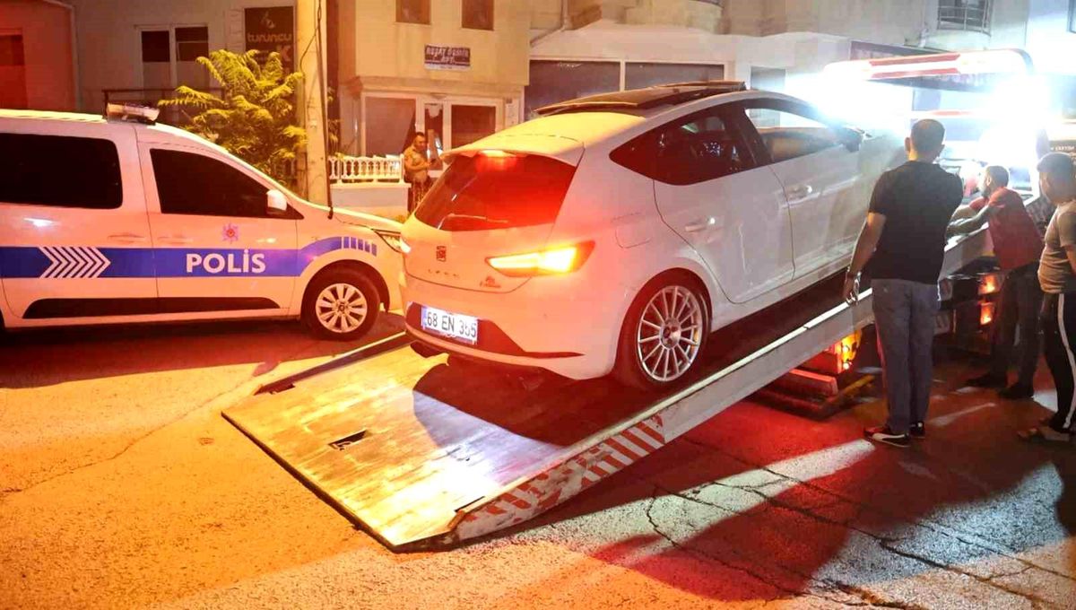 Aksaray\'da Polis Uygulamasını Fark Etmeyen Genç Sürücüye Cezai İşlem Uygulandı