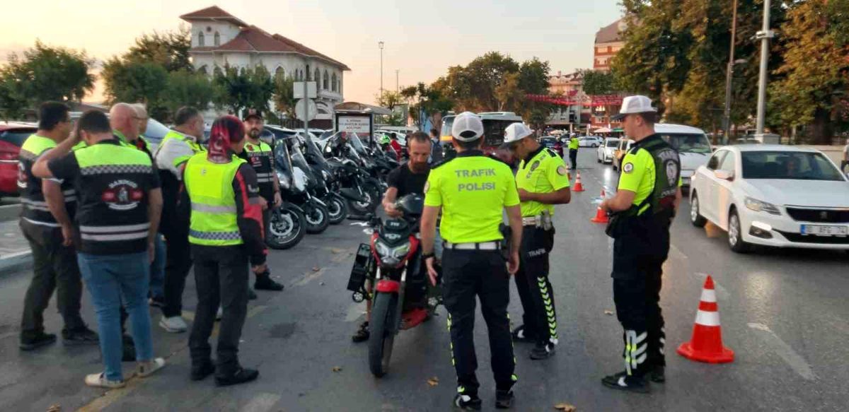 Bandırma\'da Motosiklet Sürücülerine Ekipman Kullanmanın Önemi Anlatıldı