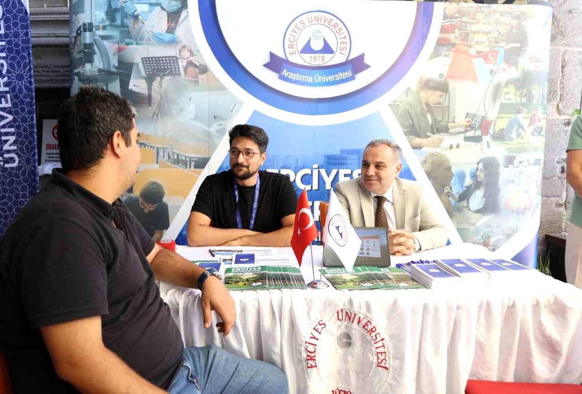 Kayseri Büyükşehir Belediyesi Tercih Danışmanlığı Günleri Devam Ediyor