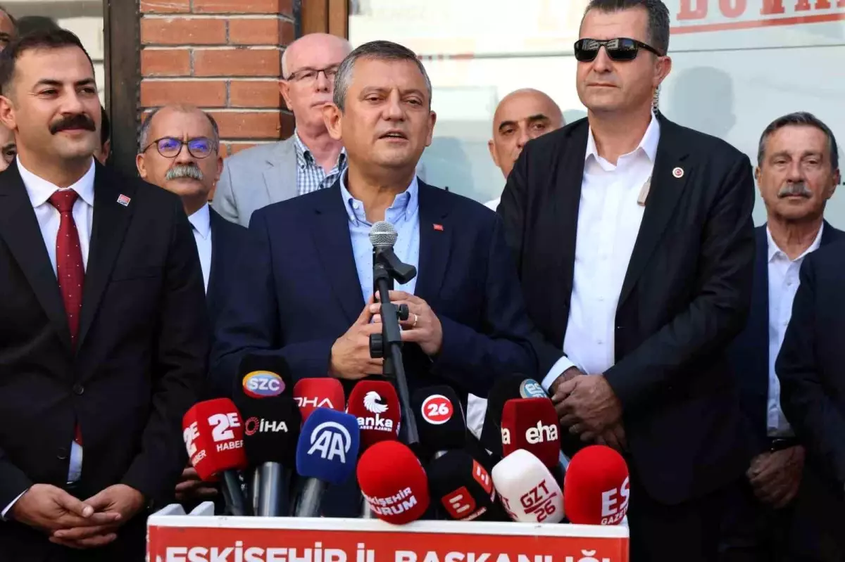 CHP Genel Başkanı Özgür Özel\'den Mali Darbe Girişimine Tepki