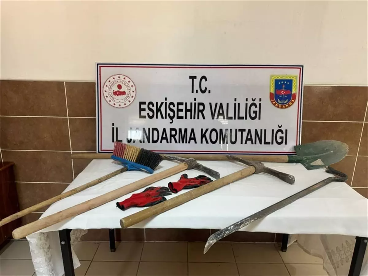 Eskişehir\'de Kaçak Kazı Yapan 6 Kişi Yakalandı