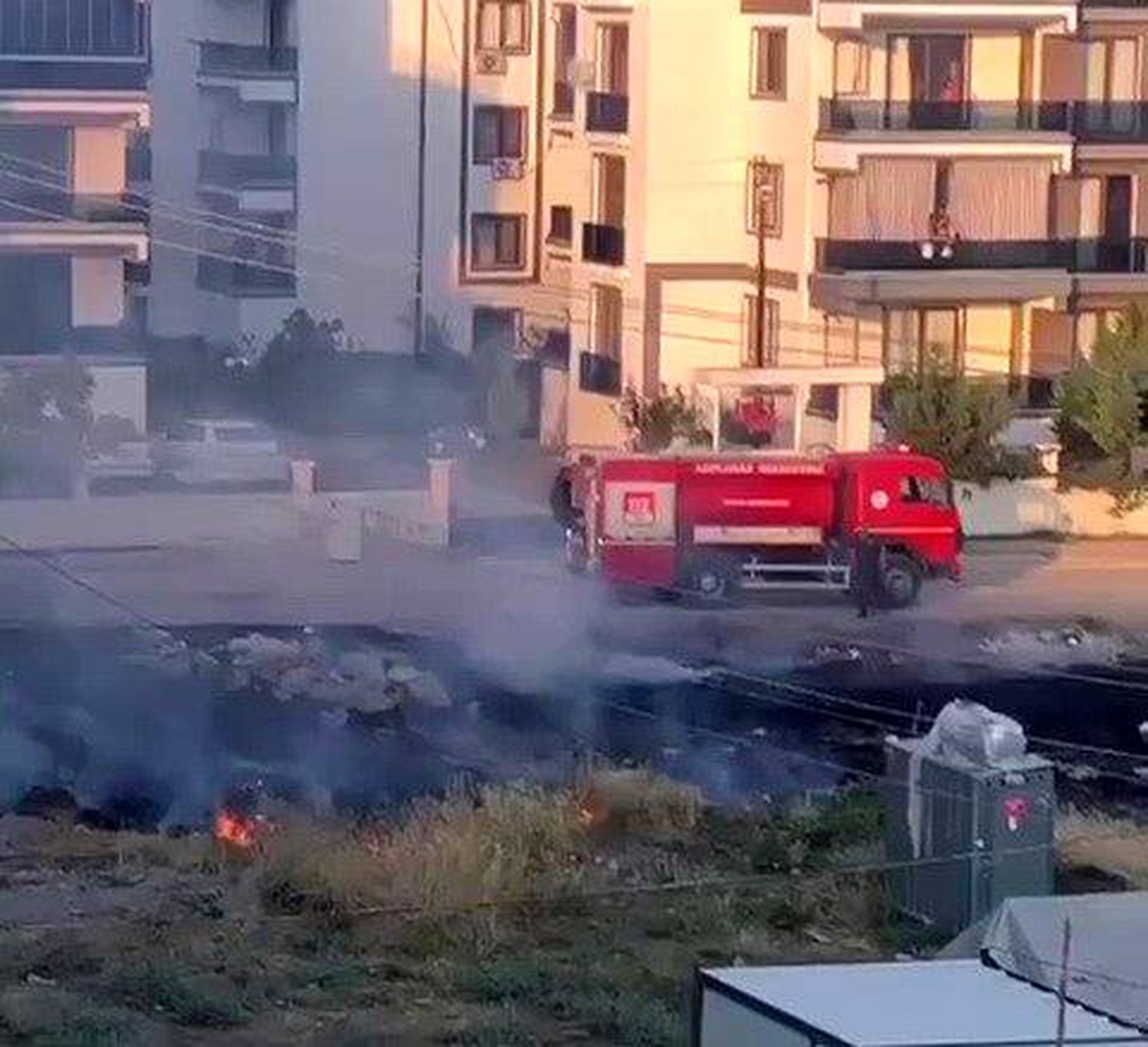 Adıyaman\'da Evlere Yakın Çıkan Yangın Kontrol Altına Alındı