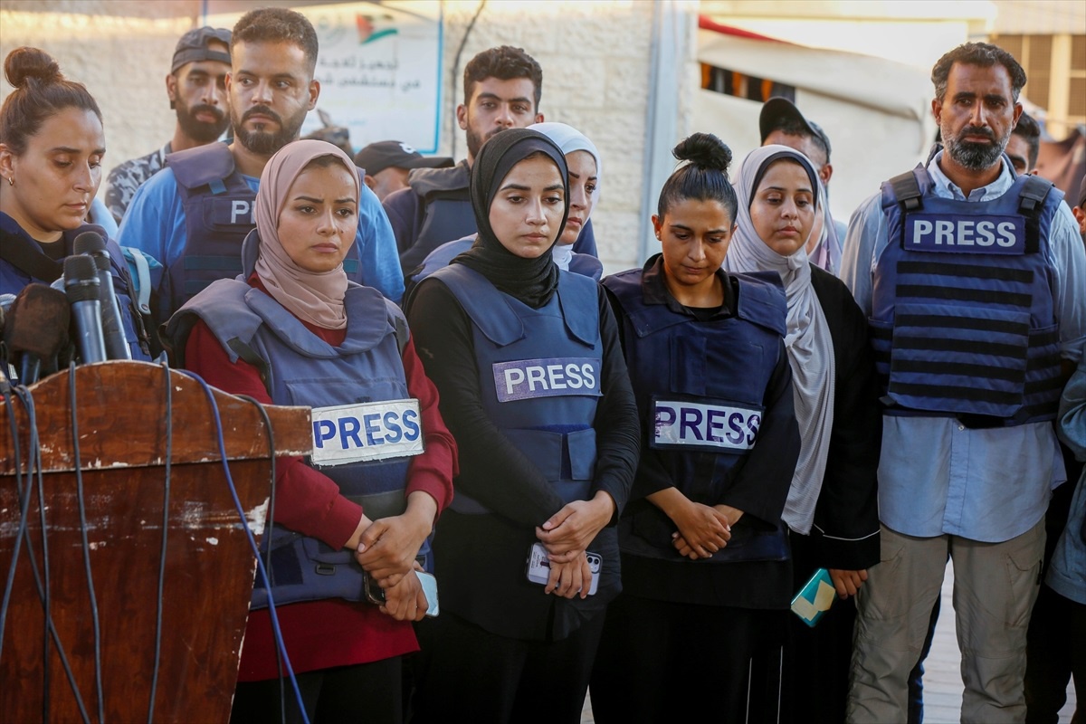 Gazeteciler İsrail\'in Al Jazeera muhabirini öldürmesini protesto etti