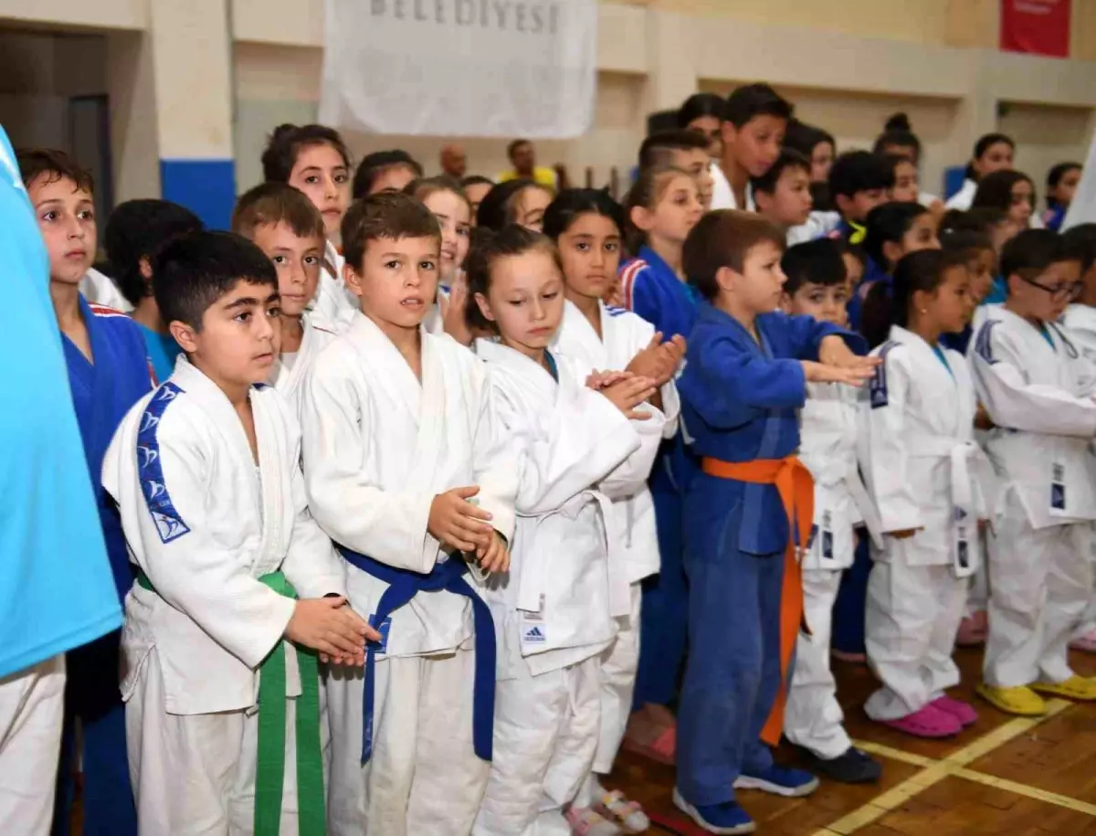 Osmangazi Belediyesi Yaz Spor Okulları\'nda Judo ve Taekwondo Kursları Tamamlandı