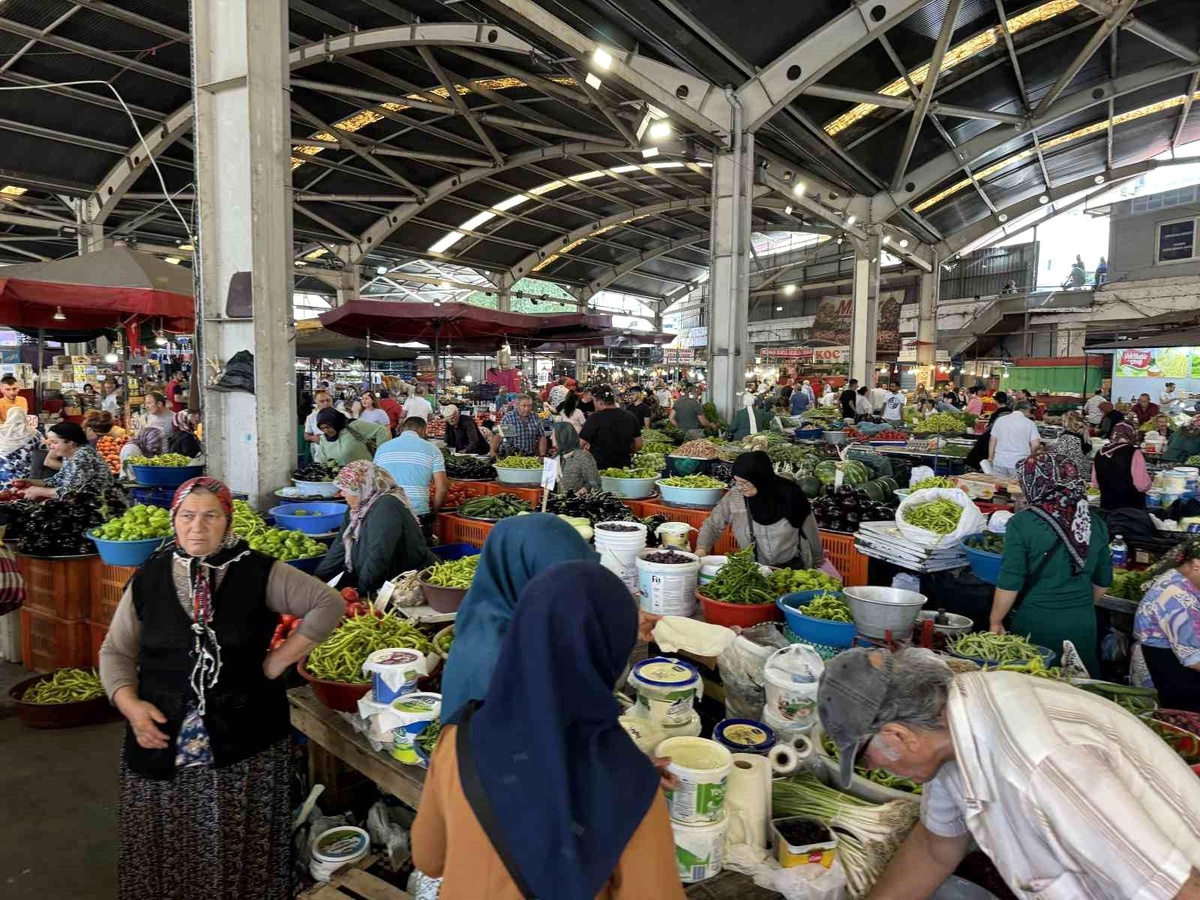 Zonguldak\'ta Halk Pazarında Fiyatlar Uygun, Alım Gücü Arttı