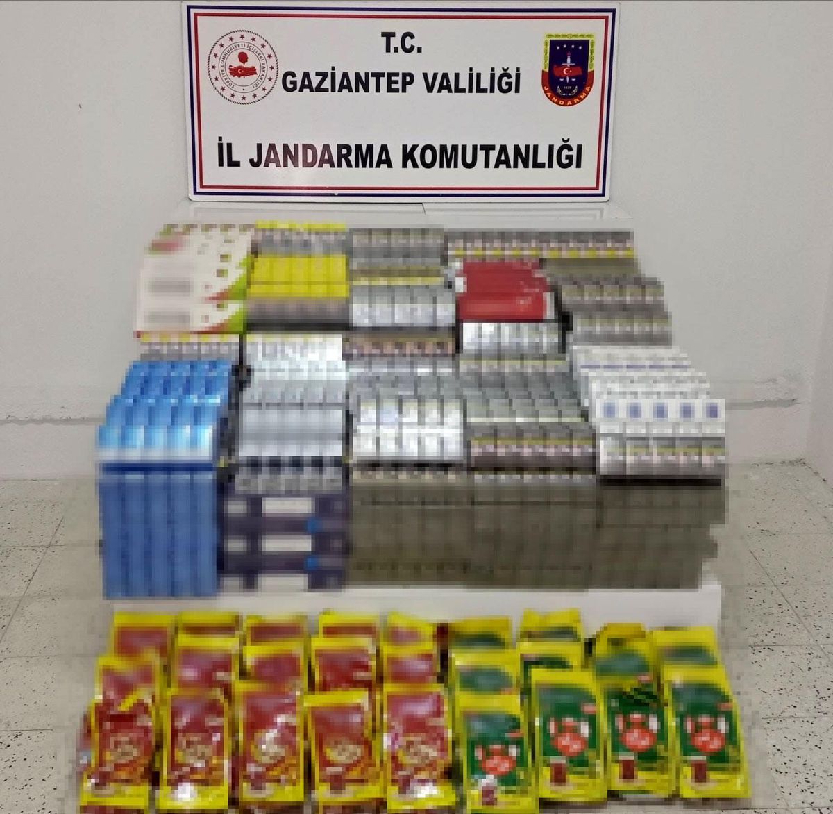 Gaziantep\'te 1 Milyon TL Değerinde Kaçak Sigara, Alkol ve Çay Ele Geçirildi