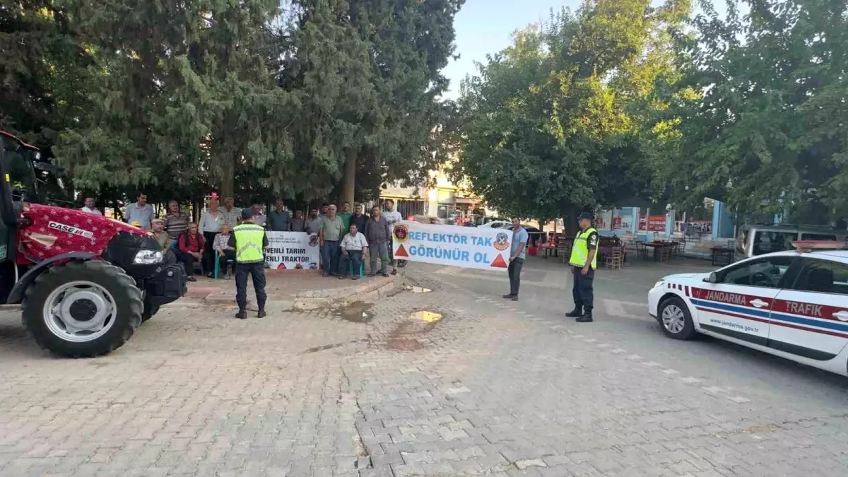 Gaziantep\'te Traktör Sürücülerine Robs Demiri ve Aydınlatma Eğitimi Verildi