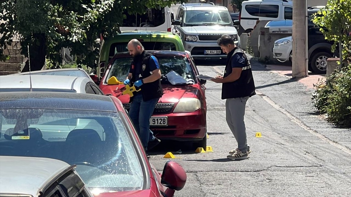 Gebze\'de çıkan silahlı kavgada 3 kişi yaralandı
