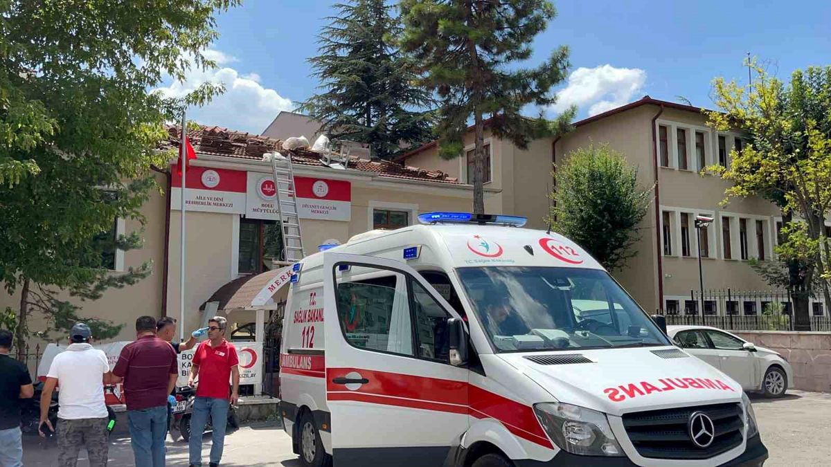 Bolu İl Müftülüğü Gençlik Merkezi\'nde İşçi Düşerek Yaralandı