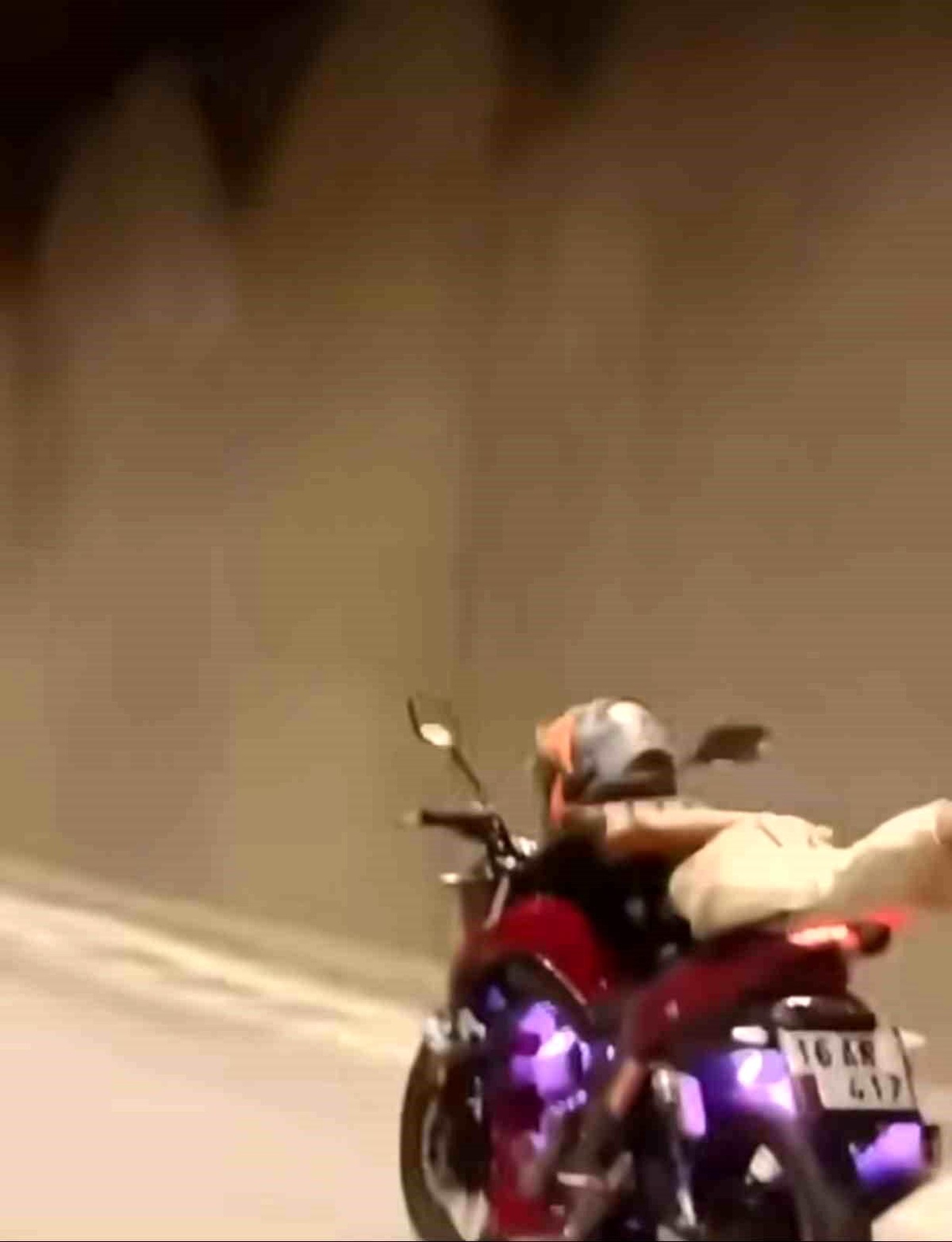 Bursa\'da motosiklet sürücüsünün tehlikeli sürüşü kaydedildi