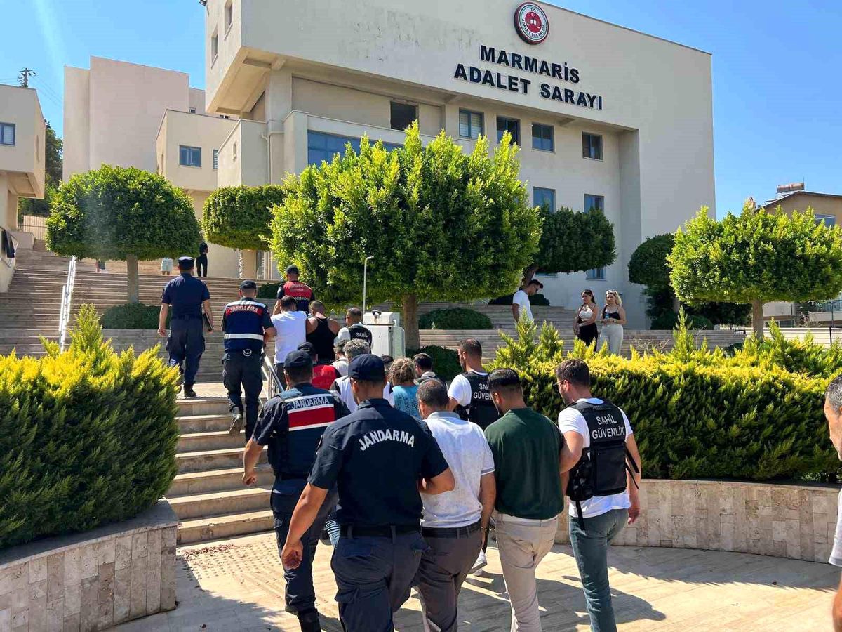 Muğla\'da Göçmen Kaçakçılığı Operasyonu: 12 Tutuklama
