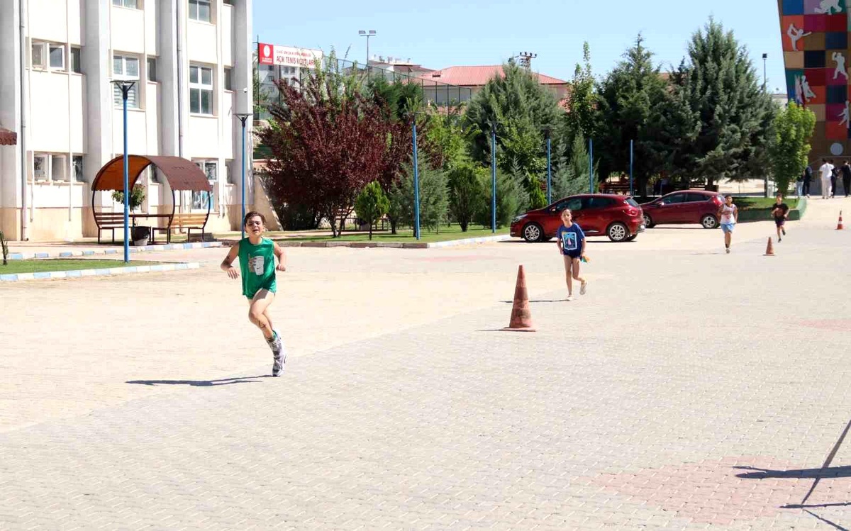 Elazığ Gençlik ve Spor İl Müdürlüğü Triatlon Sporunu Gençlerle Buluşturdu