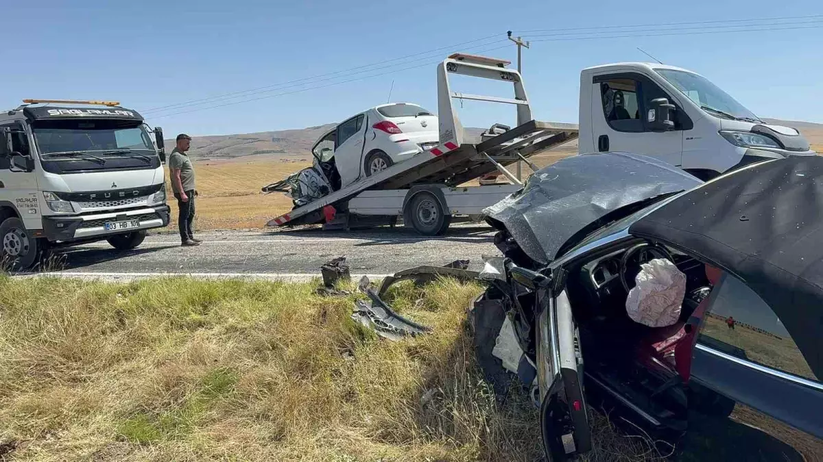 Afyonkarahisar\'da trafik kazası: 1 ölü, 4 yaralı