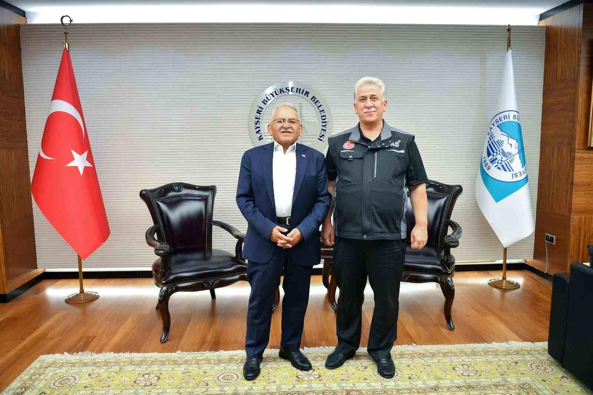 Kayseri Büyükşehir Belediye Başkanı Dr. Memduh Büyükkılıç, AFAD İl Müdürü Osman Atsız\'ı kabul etti