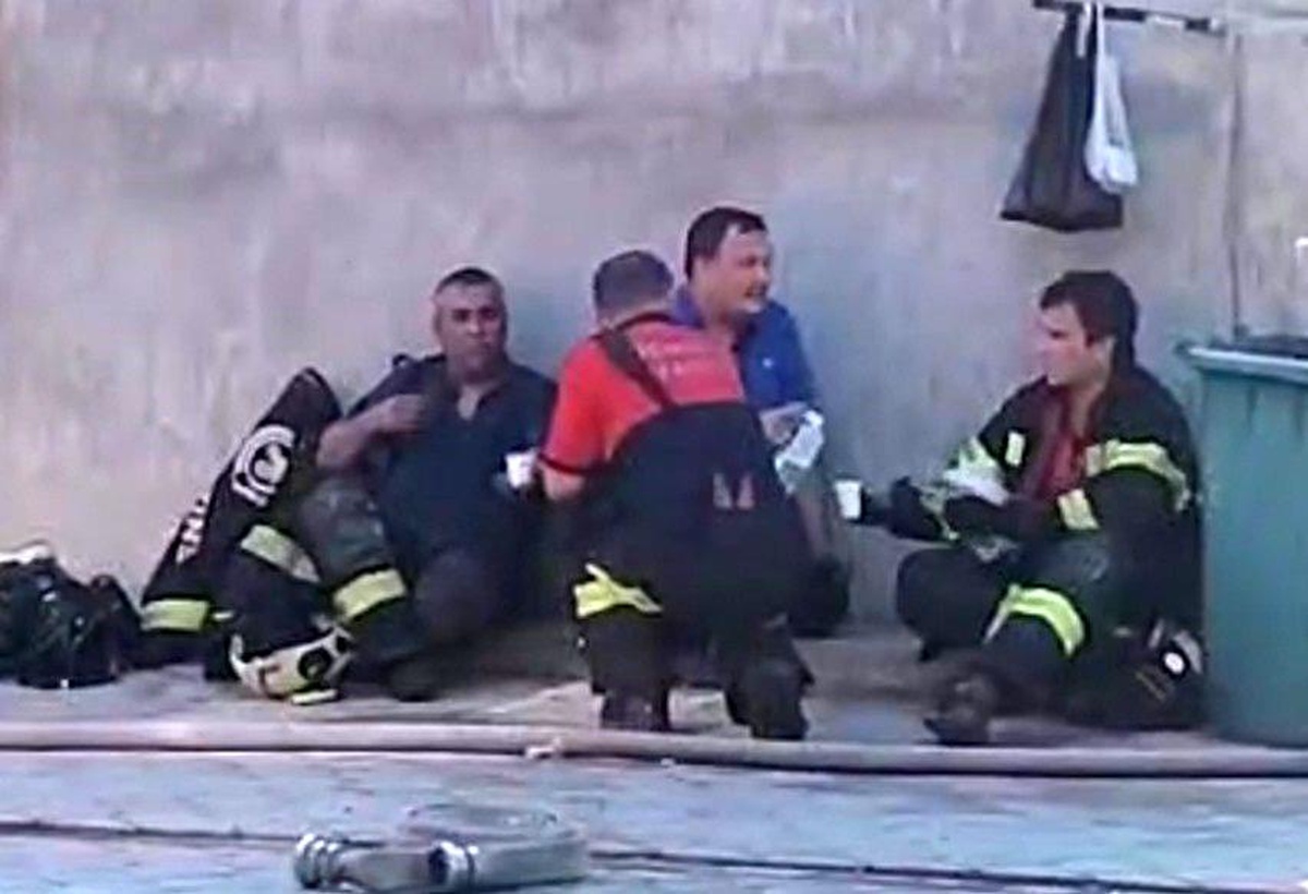 Denizli\'de 5 Katlı Binada Çıkan Yangın Kontrol Altına Alındı
