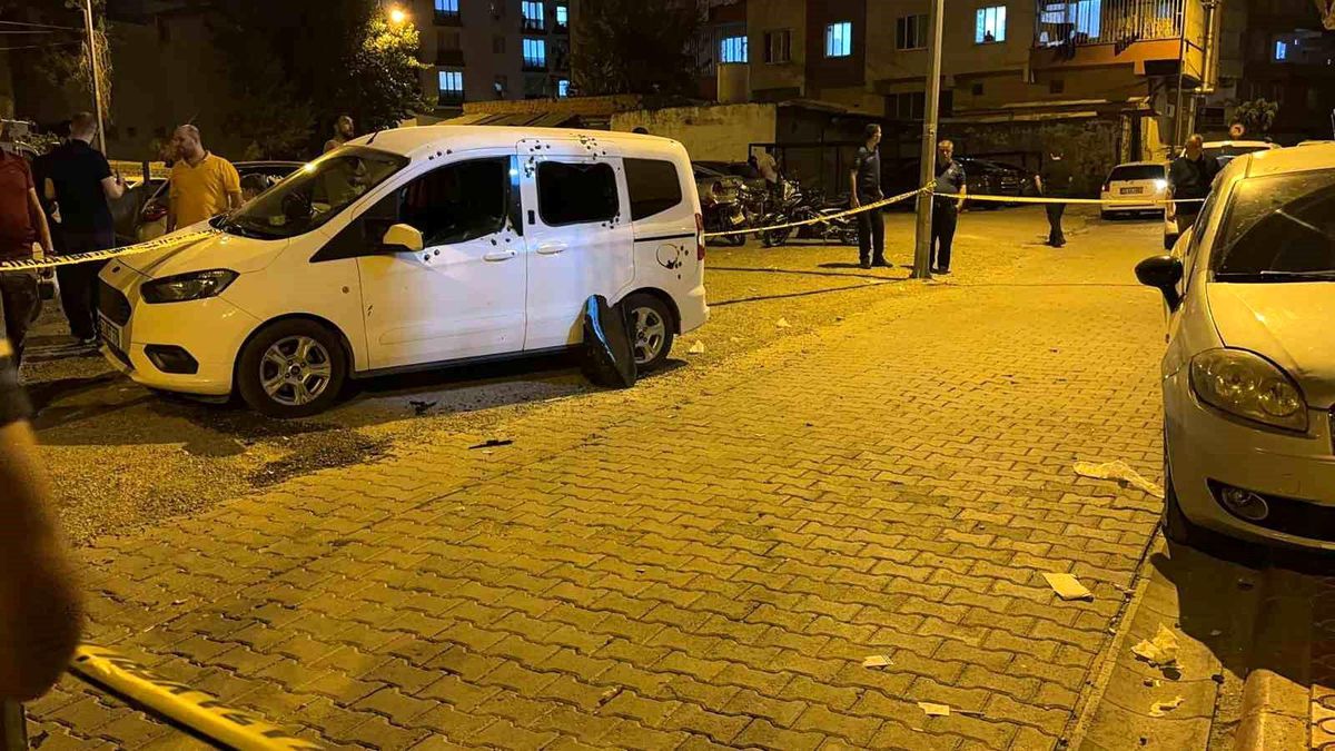 Batman\'da Hafif Ticari Araç Silahlı Saldırıya Uğradı: 2 Yaralı
