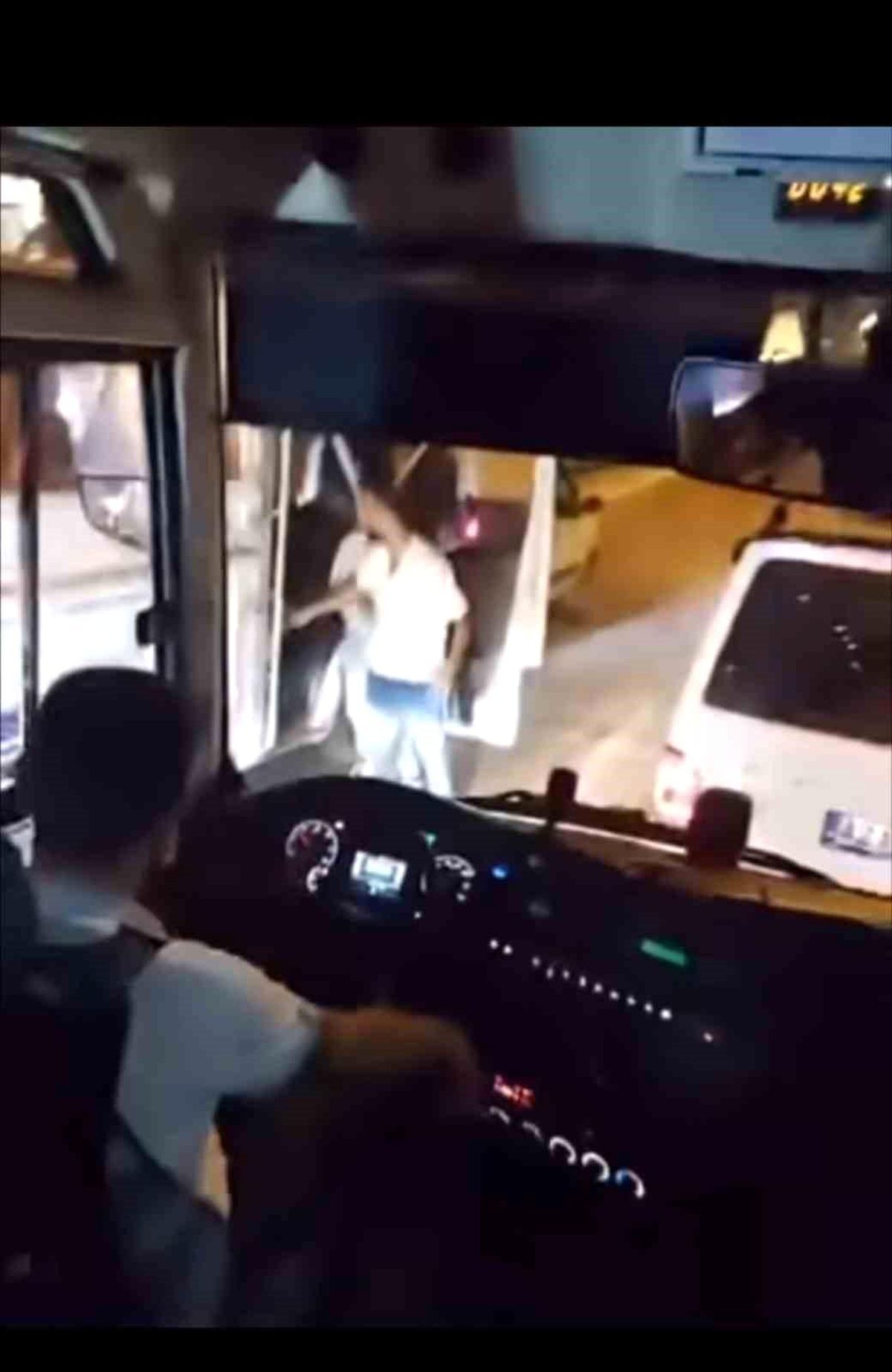 Bursa\'da Gece Saatlerinde Yol Verme Kavgası