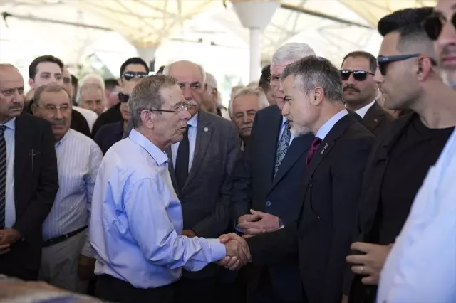 Eski bakanın oğlu tarafından öldürülen anneanne toprağa verildi