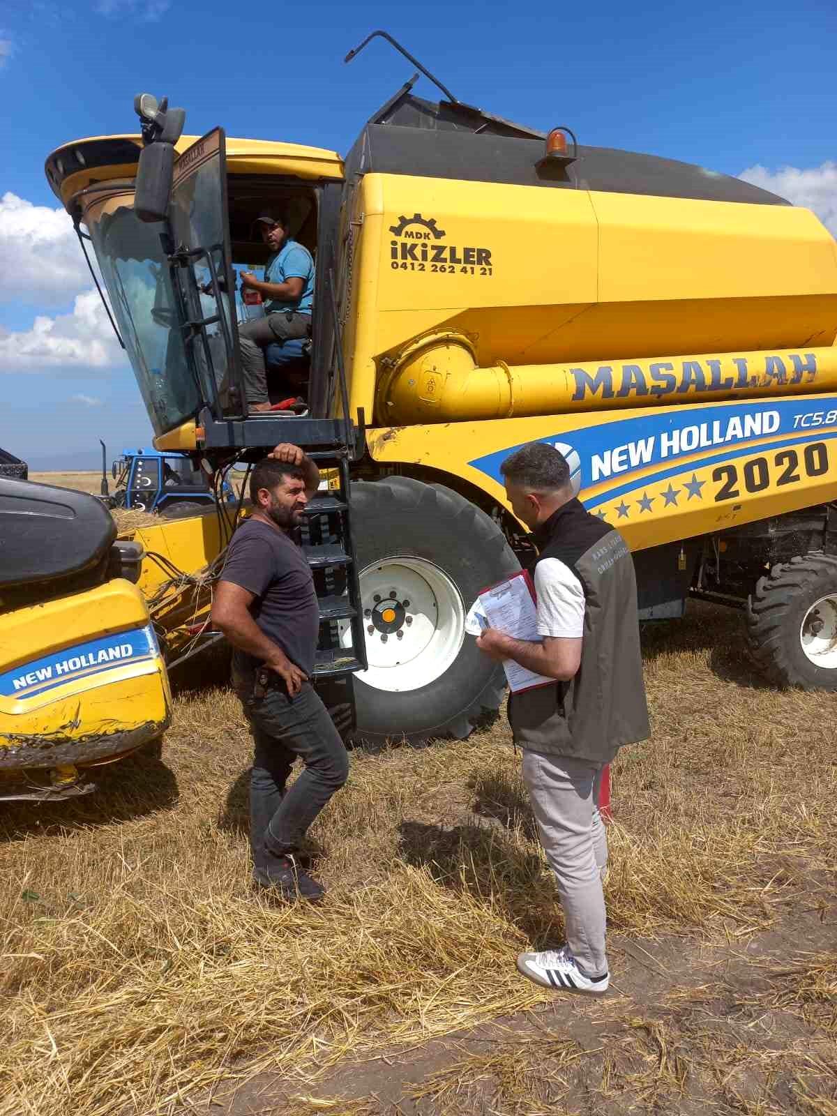 Karslı çiftçiler hububat hasadına başladı