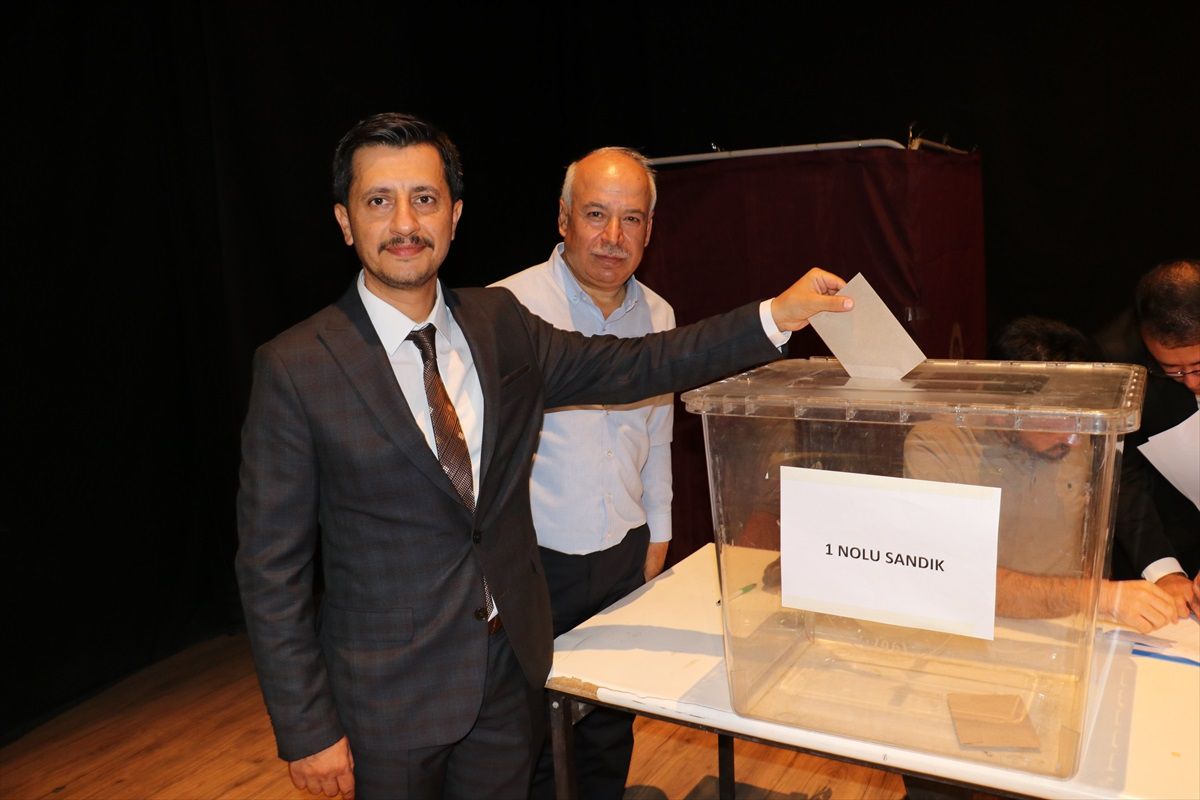Kilis Kent Konseyi Olağan Genel Kurulunda Osman Eray Başkanlığa Seçildi