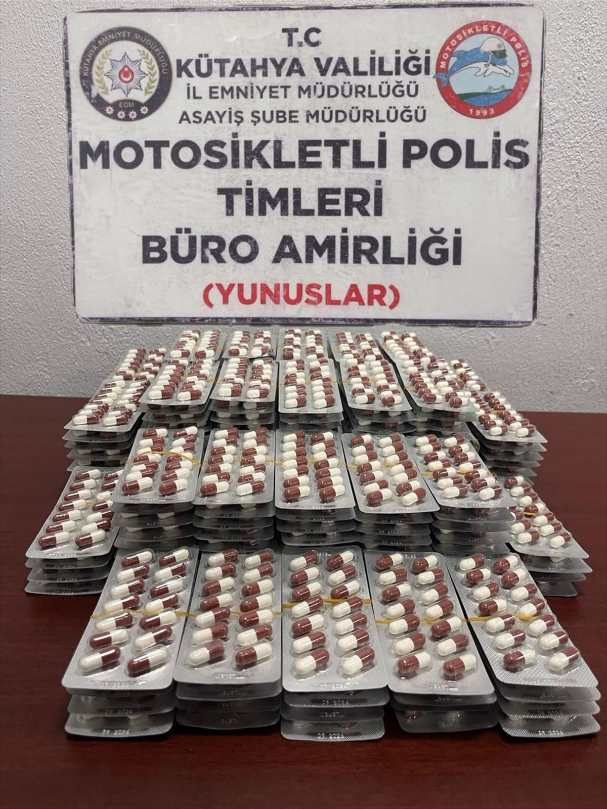 Kütahya\'da 1960 adet uyuşturucu hap ele geçirildi, çift gözaltına alındı