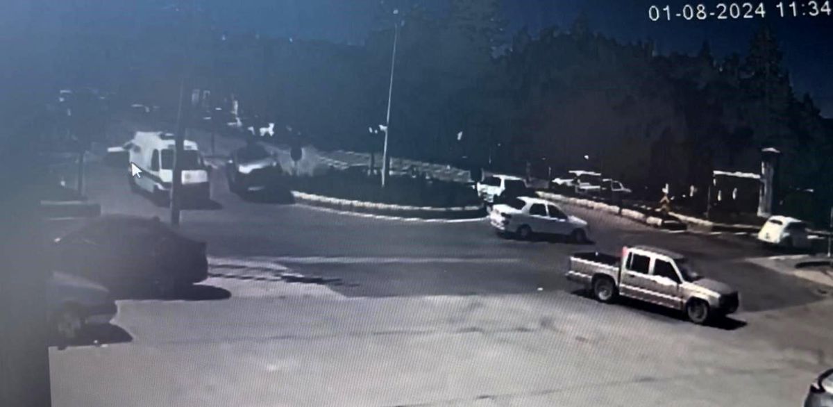 Eskişehir\'de Sürücü Kontrolden Çıkarak Lastikçiye Girdi