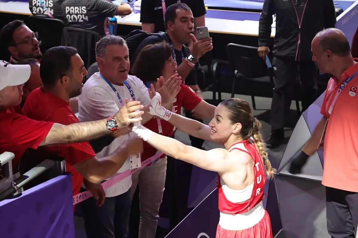 Buse Naz Çakıroğlu, Paris 2024 Olimpiyat Oyunları\'nda çeyrek finale çıktı