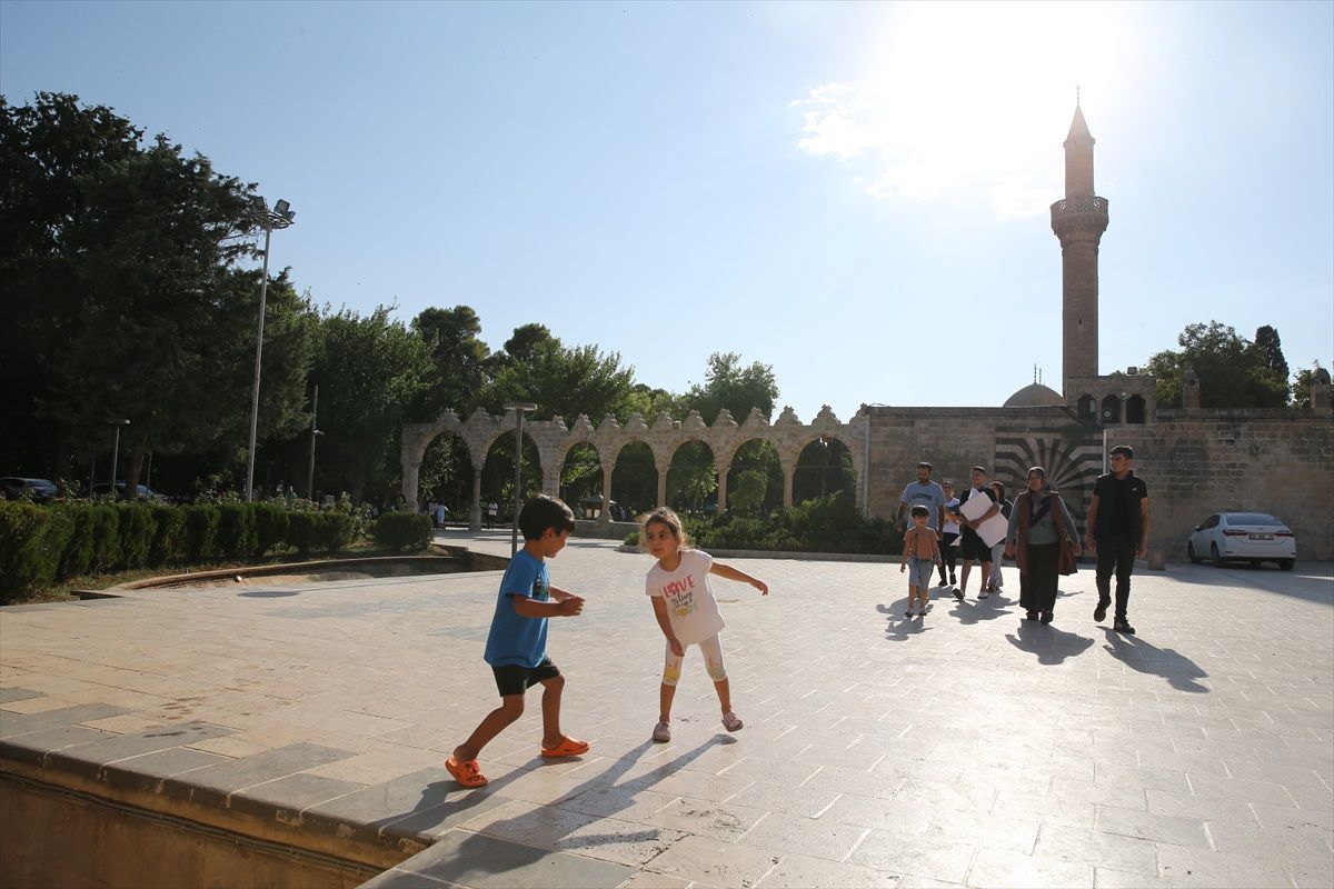 Şanlıurfa\'da Sıcak Hava Etkisini Gösteriyor