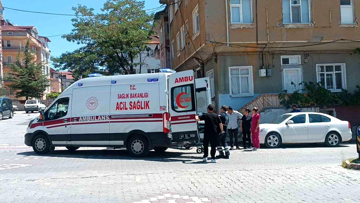 Tavşanlı\'da Motosiklet ve Otomobil Çarpıştı: 1 Yaralı