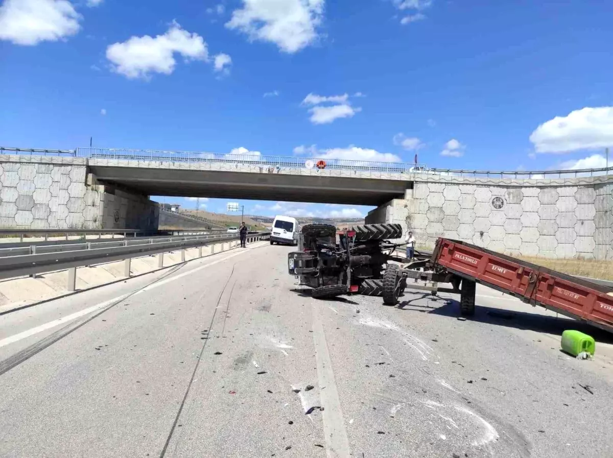 Amasya\'da traktör ile minibüsün çarpıştığı trafik kazasında 1 kişi yaralandı