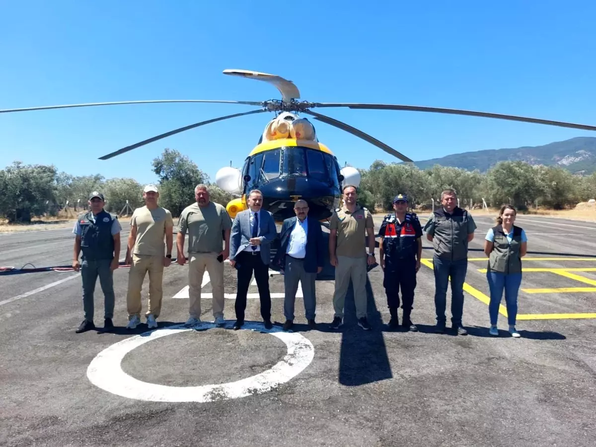 Balıkesir Valisi İsmail Ustaoğlu, yangın helikopterini inceledi