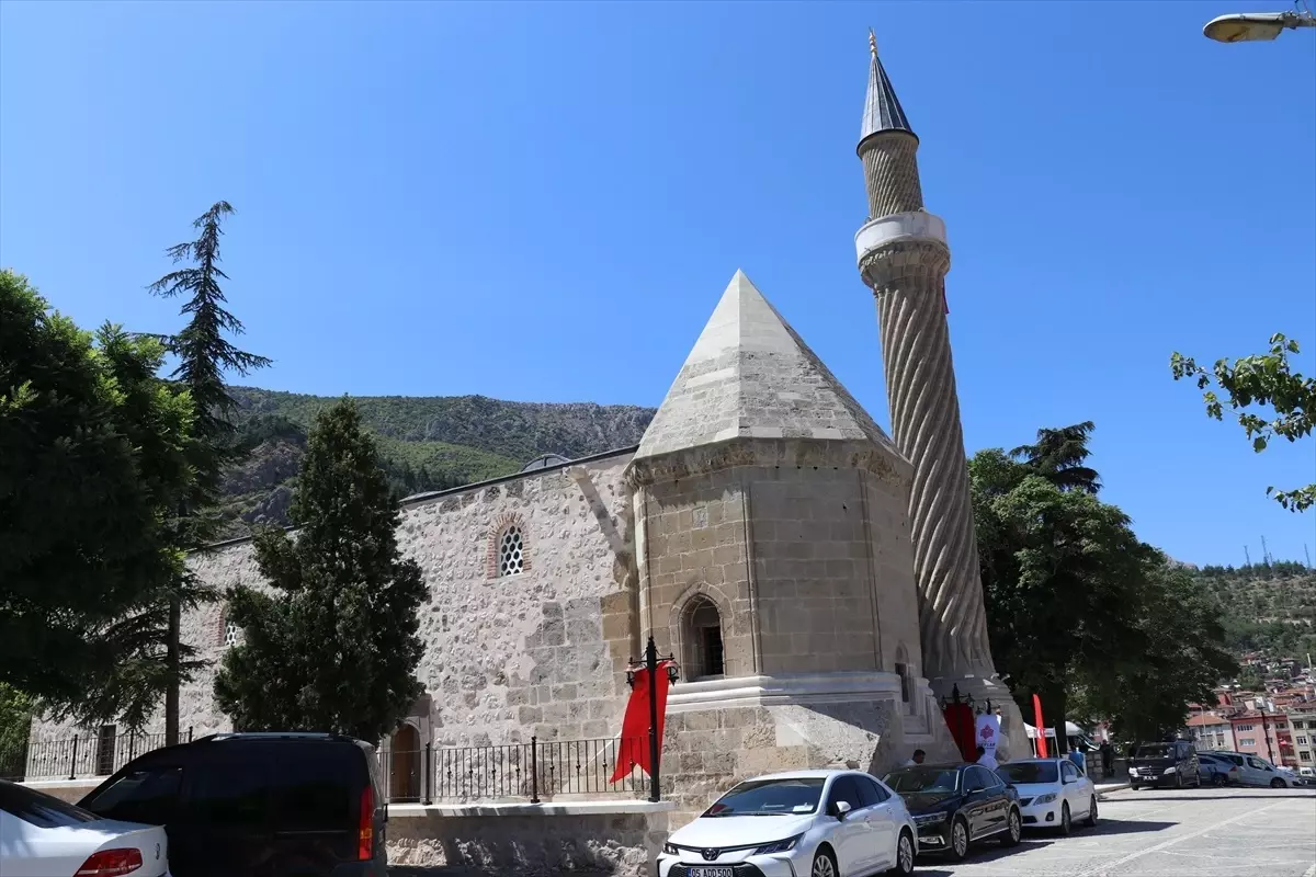 Amasya\'da restorasyonu tamamlanan Burmalı Minare Camisi ibadete açıldı