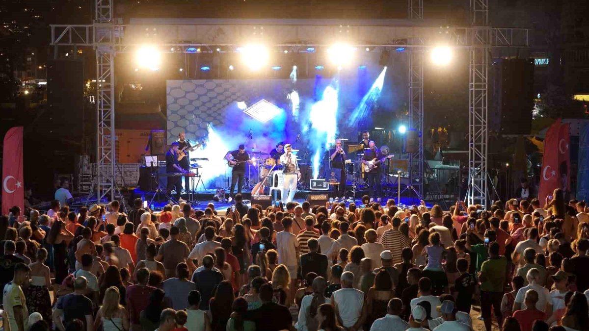 Aydın Büyükşehir Belediyesi Yaz Konserleri Kuşadası\'nda