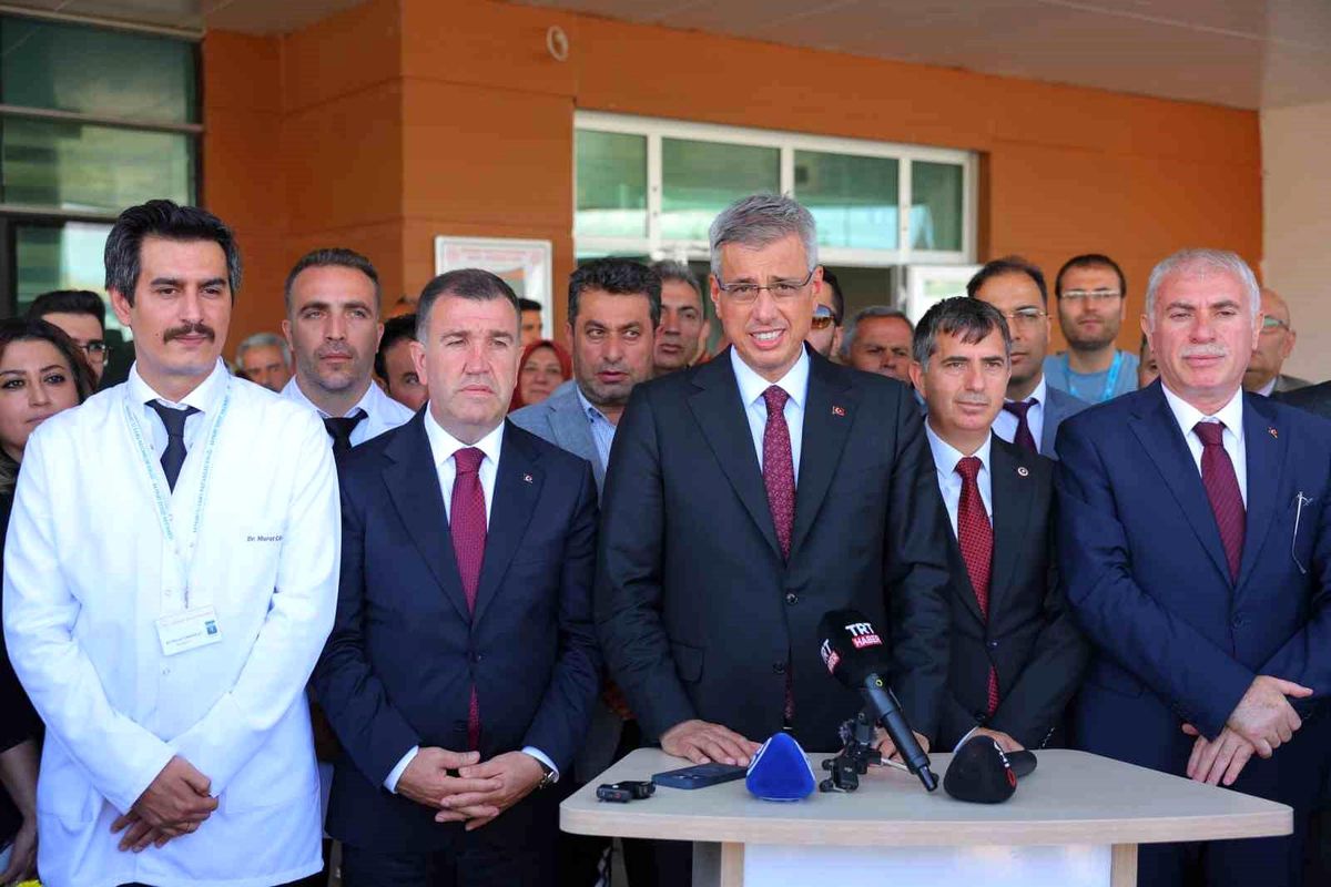 Sağlık Bakanı Bayburt\'ta Sağlık Çalışanlarıyla Bir Araya Geldi