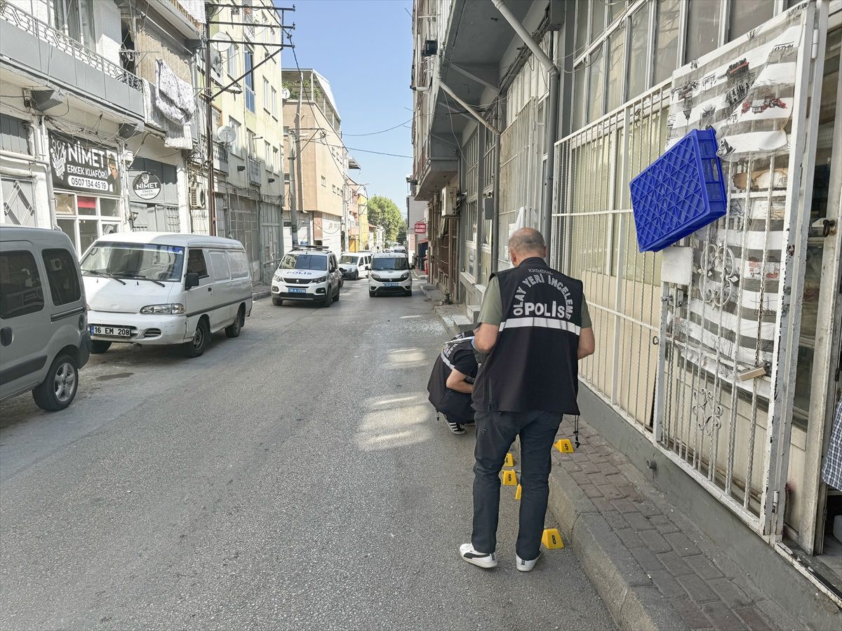 Bursa\'da Kahvehaneye Saldırı: Saldırgan Öldü, Kadın Yaralandı