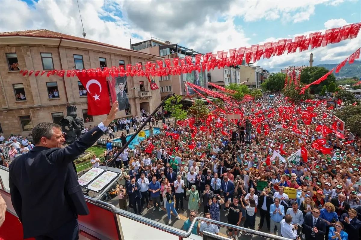 CHP Genel Başkanı Özgür Özel: Bir daha Türkiye\'de internet ve sosyal medya erişimine hiç yasak gelmeyecek