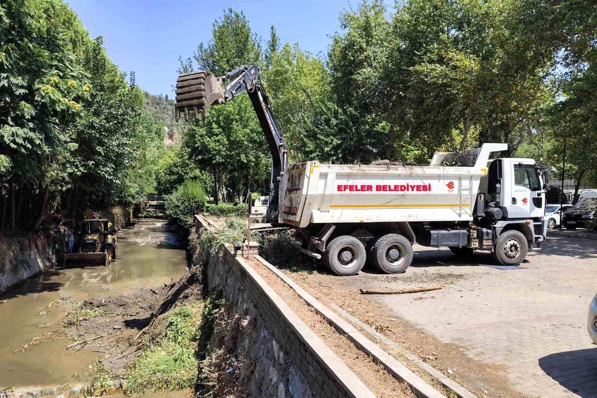 Efeler Belediyesi Tabakhane Deresi\'nde Temizlik ve Çevre Düzenlemesi Yaptı