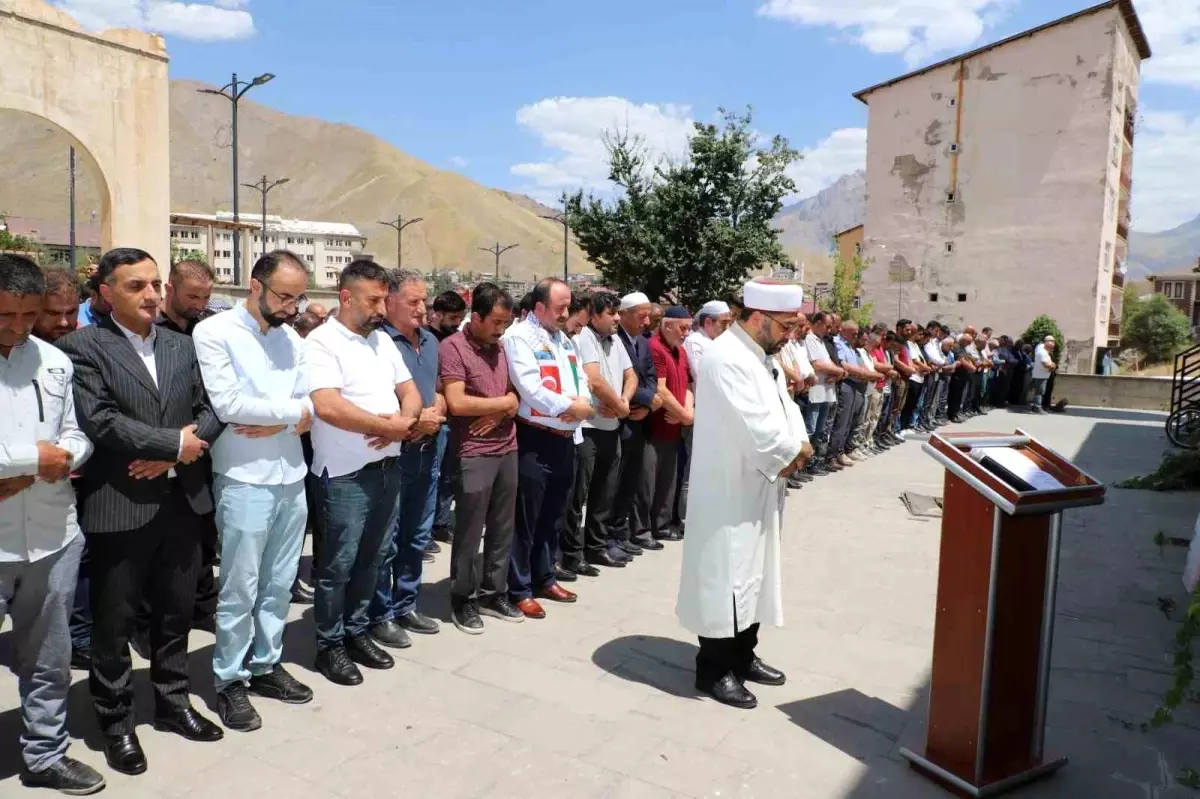 Hakkari\'de İsmail Haniye için gıyabi cenaze namazı kılındı