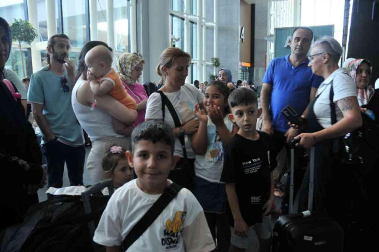 Havada korku dolu anlar! AJet'in Trabzon-Bursa uçuşu İstanbul Havalimanı'na acil iniş yaptı