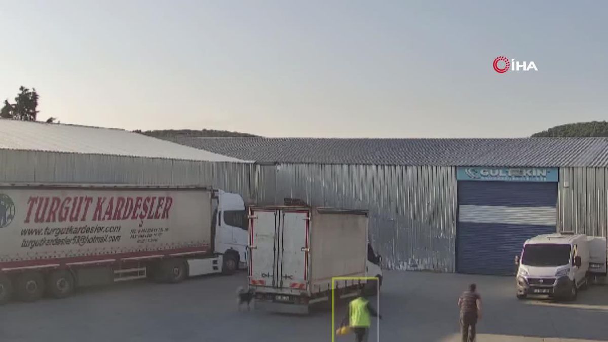 İnşaat işçisi gibi görünüp 3 buçuk milyonluk vurgun yapan hırsızlar kamerada