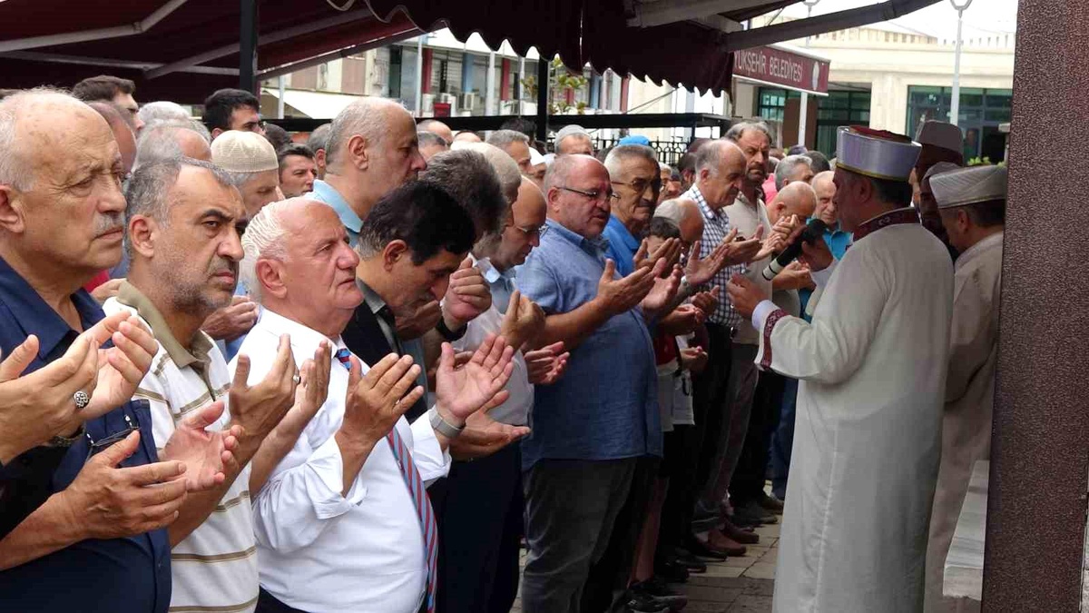 Trabzon\'da İsmail Haniye için gıyabi cenaze namazı kılındı