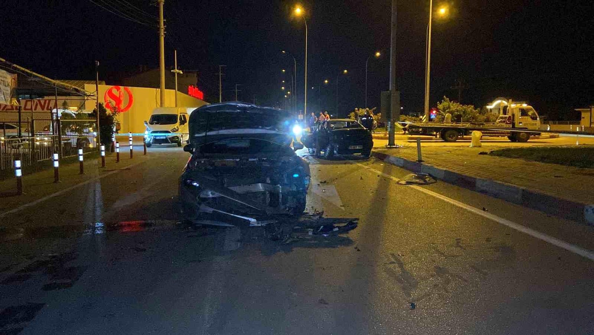 Karaman\'da Trafik Kazası: 1 Ölü, 5 Yaralı