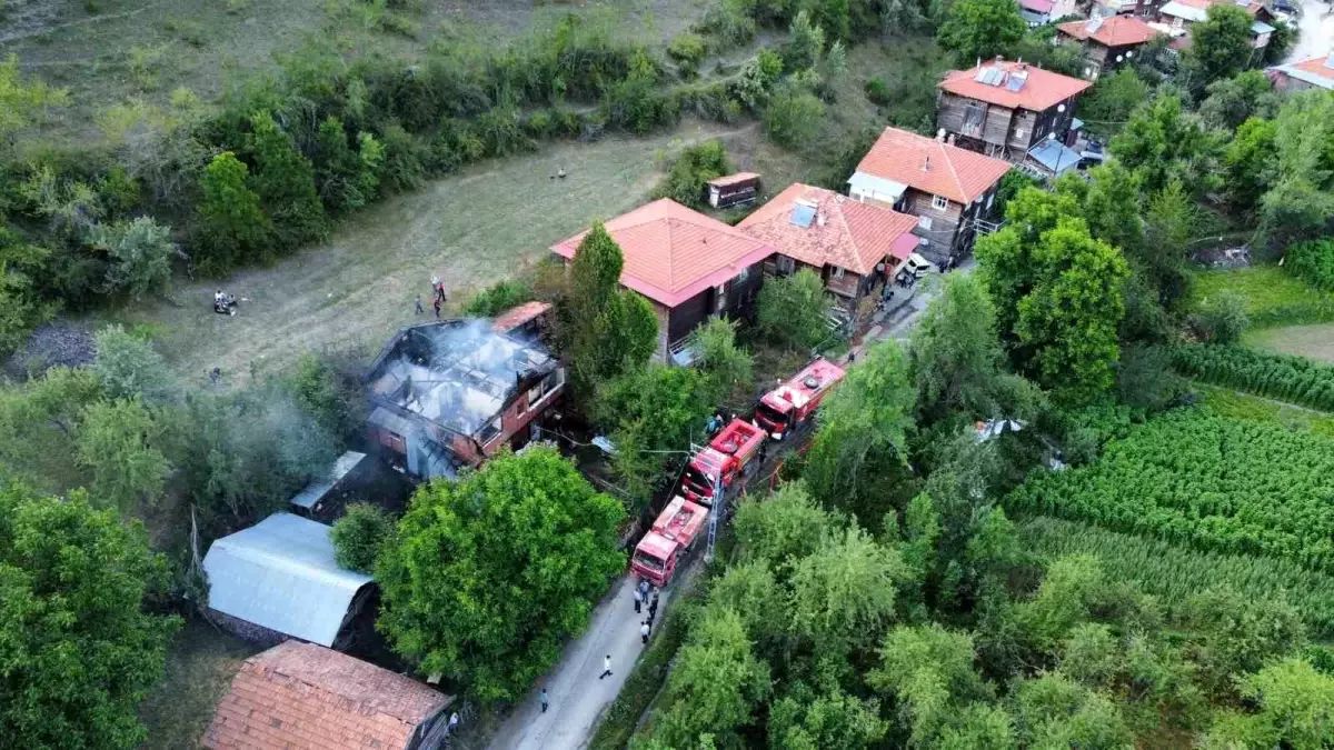 Kastamonu\'da çıkan yangında ev kullanılamaz hale geldi