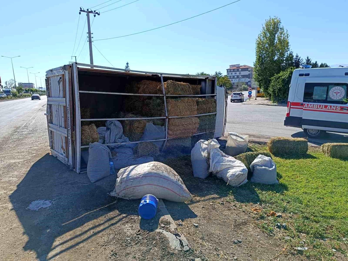 Konya Ereğli\'de Kamyonet ile Kamyon Çarpıştı: 3 Yaralı