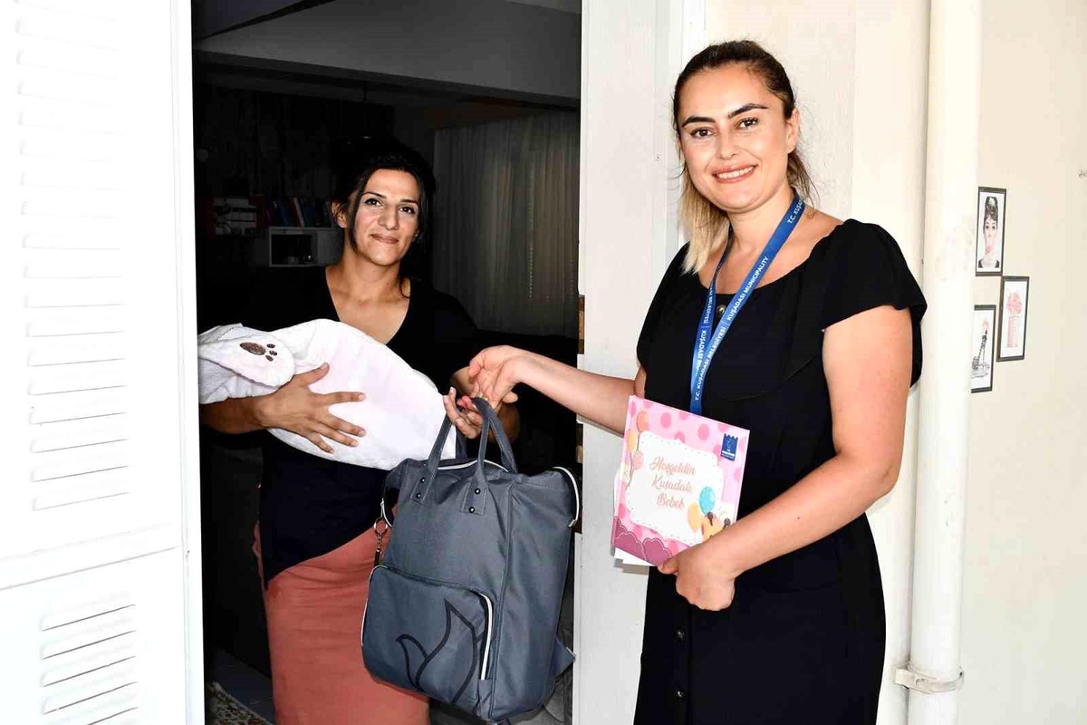 Kuşadası Belediyesi \'Hoş Geldin Bebek\' Projesiyle 200 Bebeği Ziyaret Etti