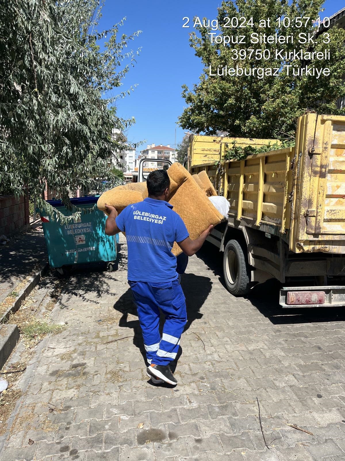 Lüleburgaz Belediyesi Mobilya ve Atık Temizliği Çalışmalarını Sürdürüyor