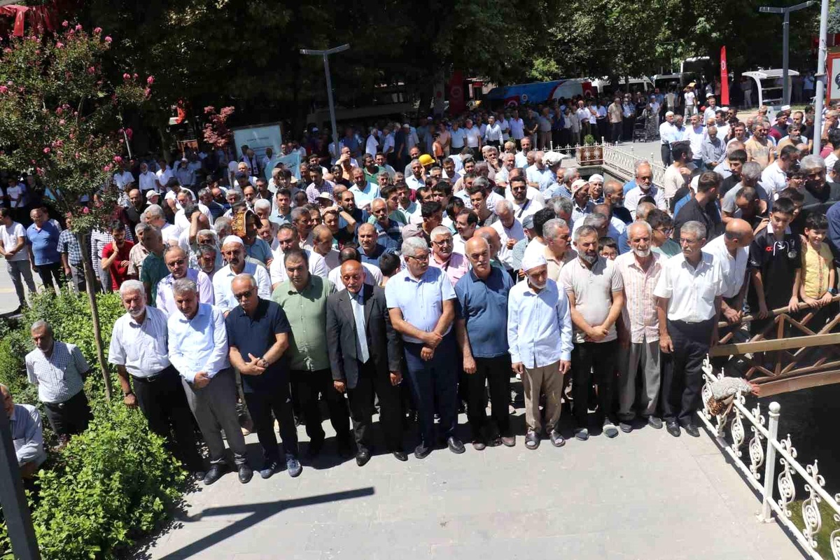 Malatya\'da İsmail Haniye için Gıyabi Cenaze Namazı Kılındı
