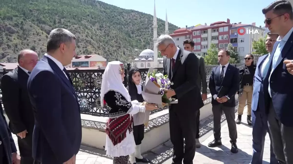 Sağlık Bakanı Memişoğlu Gümüşhane\'de ziyaretlerde bulundu