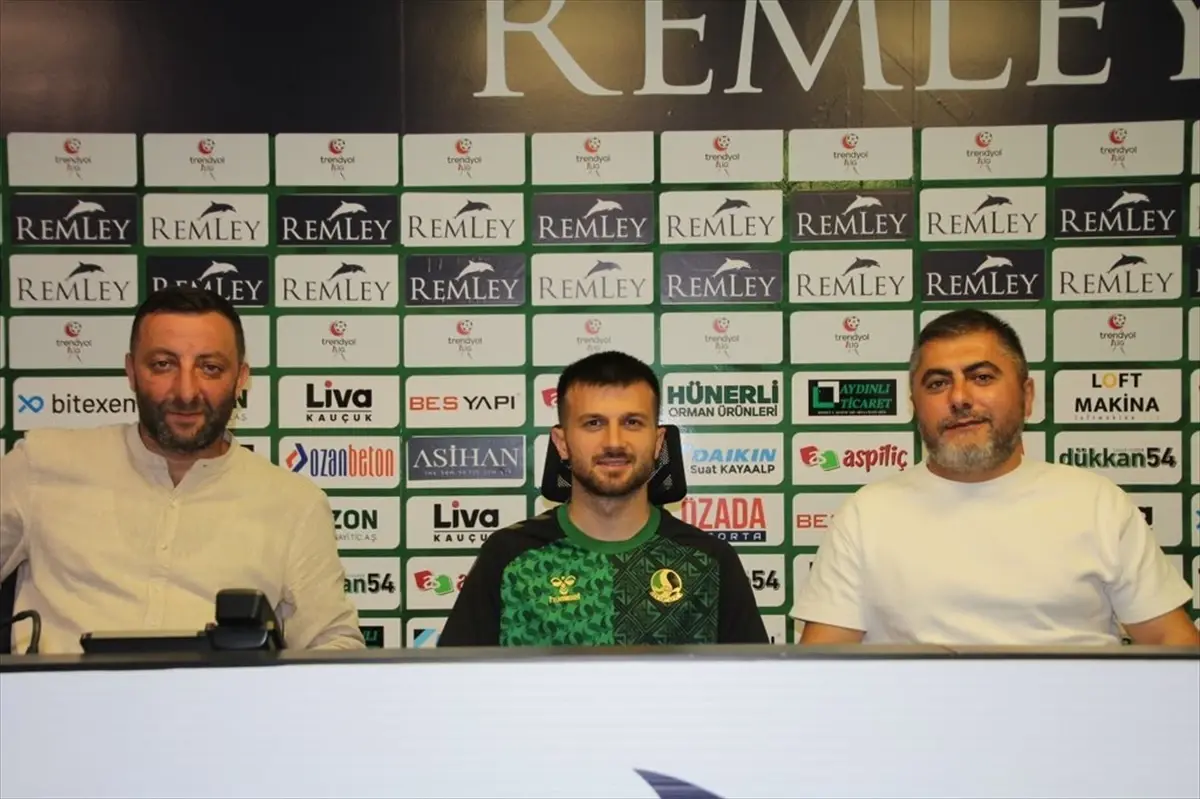 Sakaryaspor, Murat Cem Akpınar\'ı yeniden kiraladı