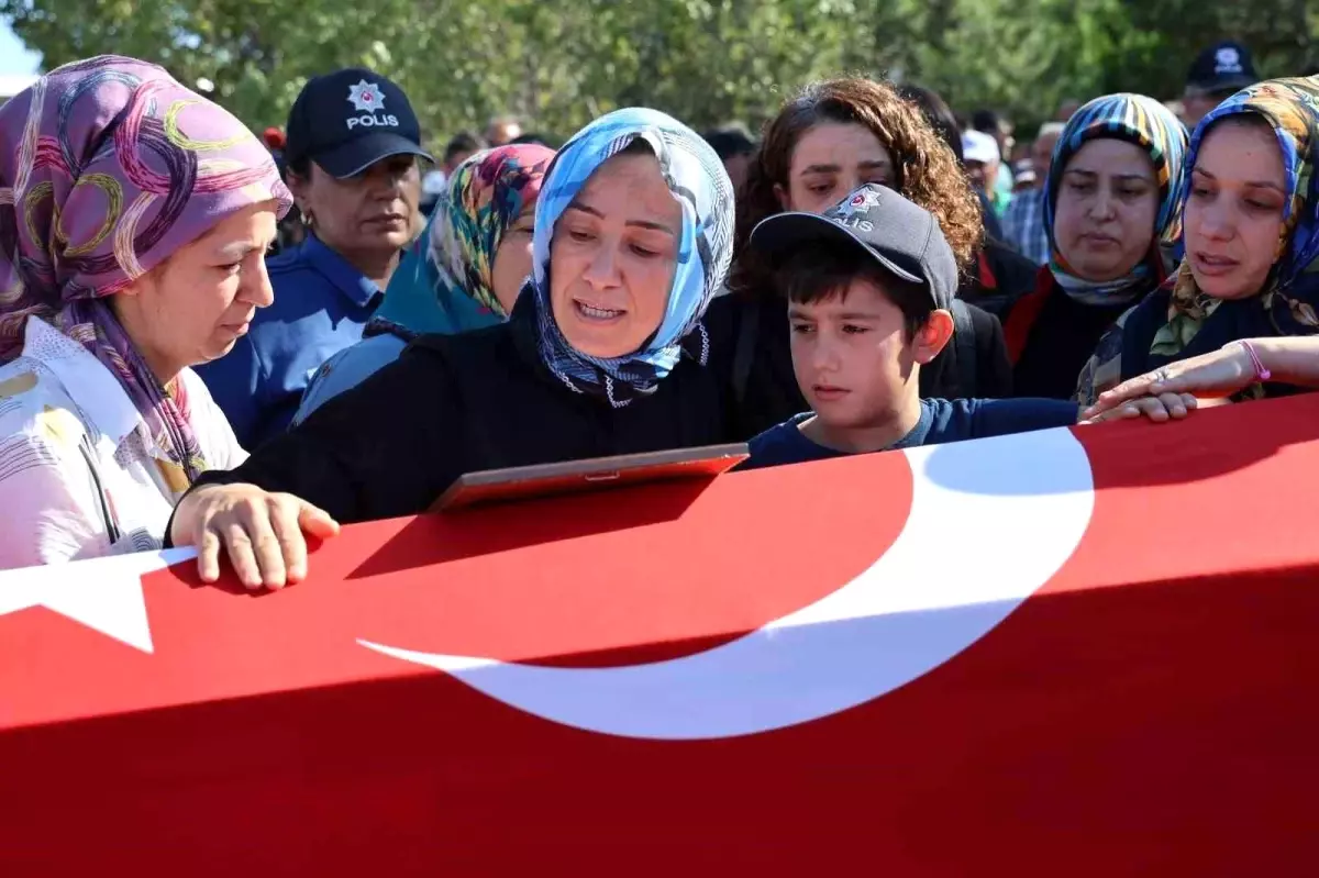 Kastamonu\'da Şehit Edilen Polis Memuru Ahmet Şahan Nevşehir\'de Son Yolculuğuna Uğurlandı